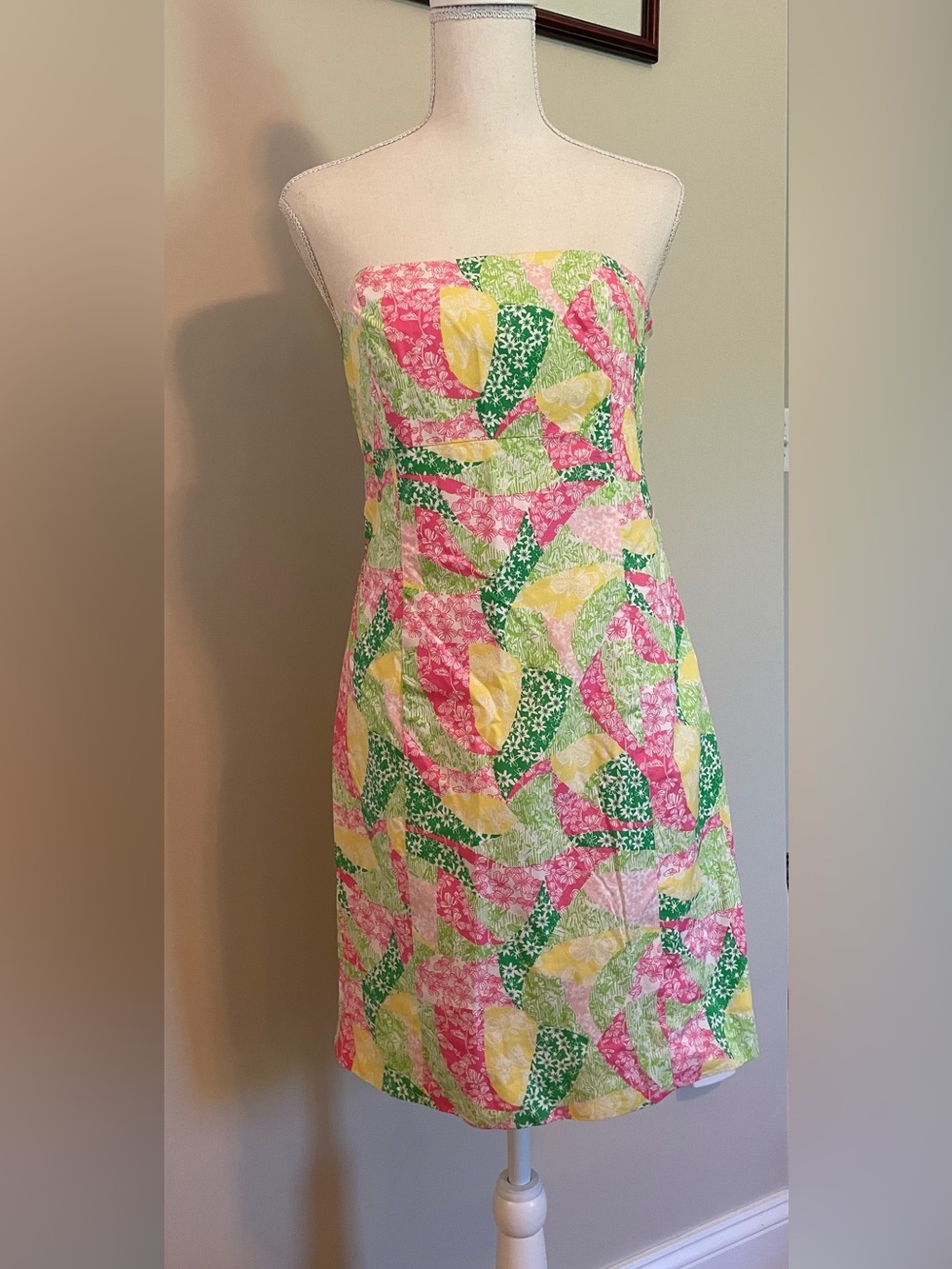 Lilly Pulitzer Size 8 Bandeau Style Dress
NWOT